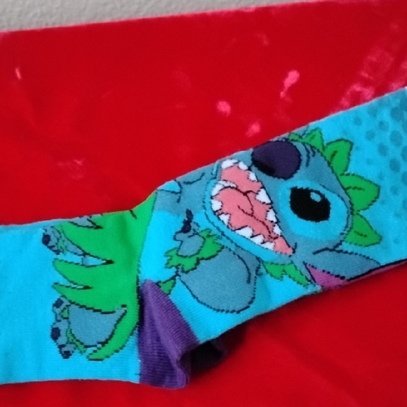 NWT Disney Stitch Shadow Pallet With Mirror+ Blue and Green Stitch Socks - Picture 10 of 13